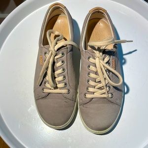 Ecco Sneakers